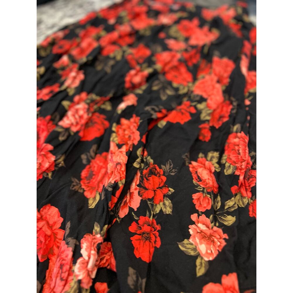 Torrid black rose high low Challis skirt size 0 - Picture 10 of 11